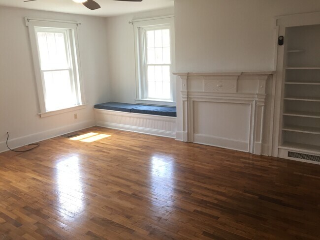 Building Photo - 209 N Mulberry St