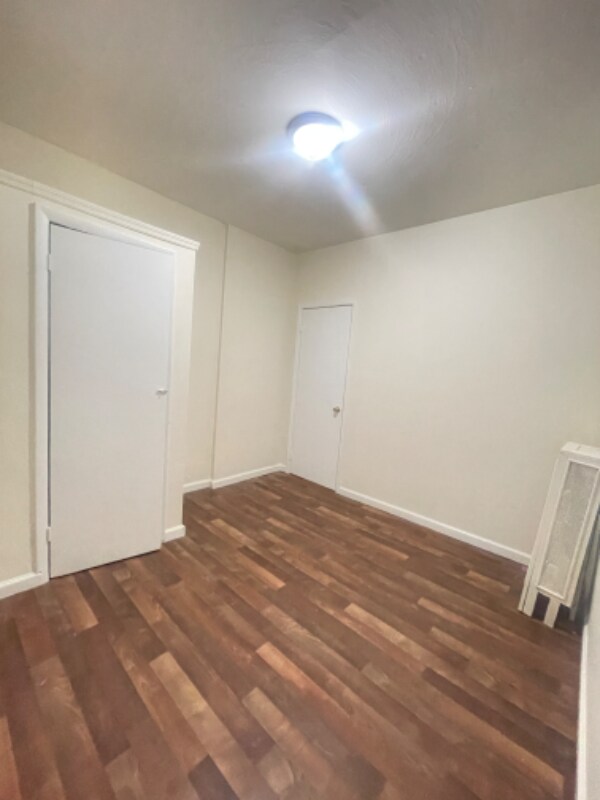 Building Photo - 1061 E 92nd St