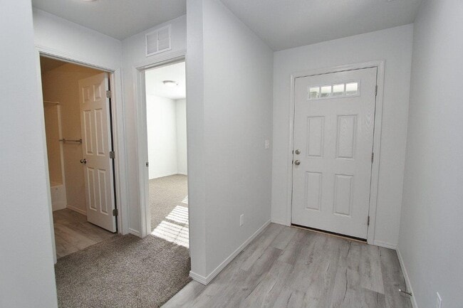 Building Photo - Single-Level Home In Quiet Neighborhood