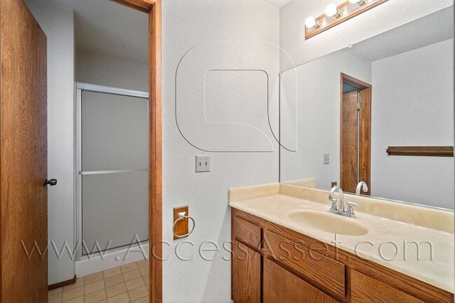 Building Photo - Charming 3 Bedroom Home with Spacious Yard in Wildomar