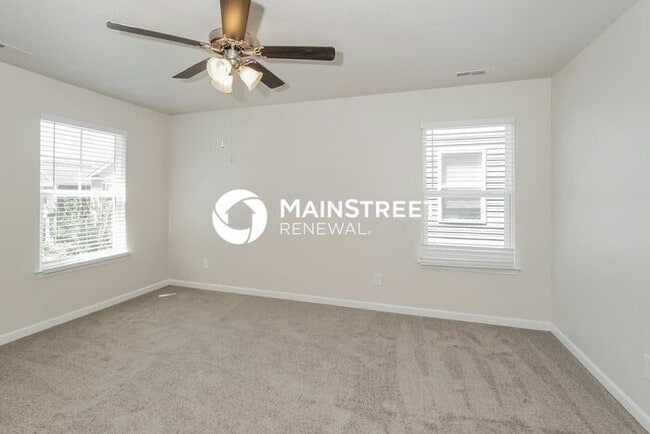 Building Photo - 4 Bedroom Pet-Friendly Home in Clinton, TN...