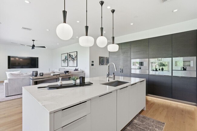 Building Photo - 4544 N Evans Dr