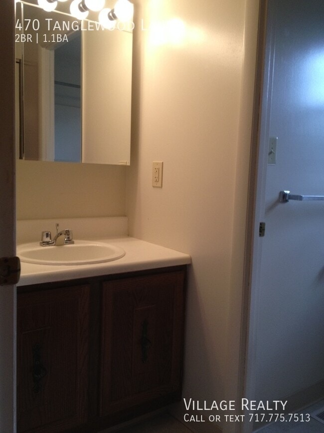 Building Photo - 470 Tanglewood Ln