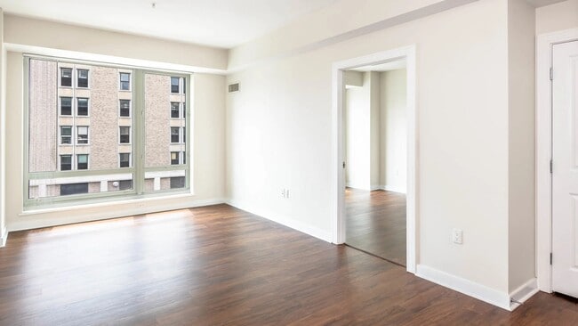 Building Photo - 2 Emerson Pl