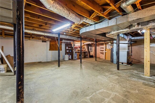 Building Photo - 2519 Lauderdale Dr NE