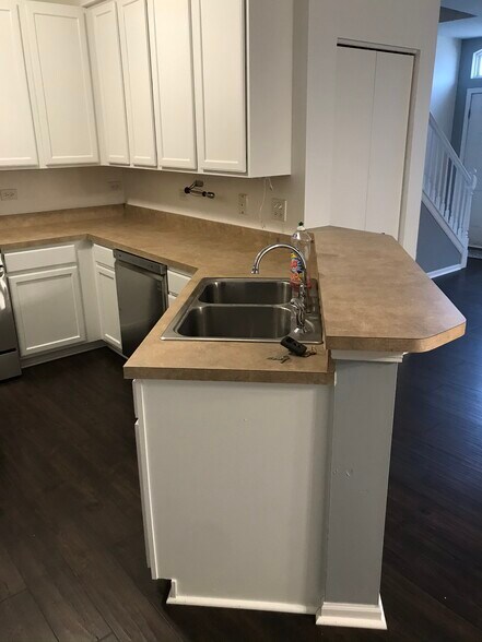Building Photo - 971 Quill Ln