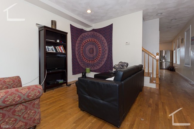 Building Photo - 4 br, 2.5 bath Townhome - 20 Wadsworth St