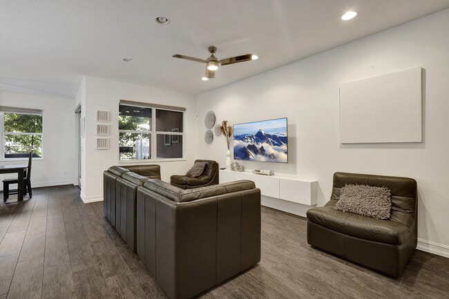 Building Photo - 100 NW 69th Cir