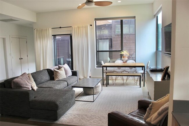 Building Photo - 3700 Garden Villa Ln