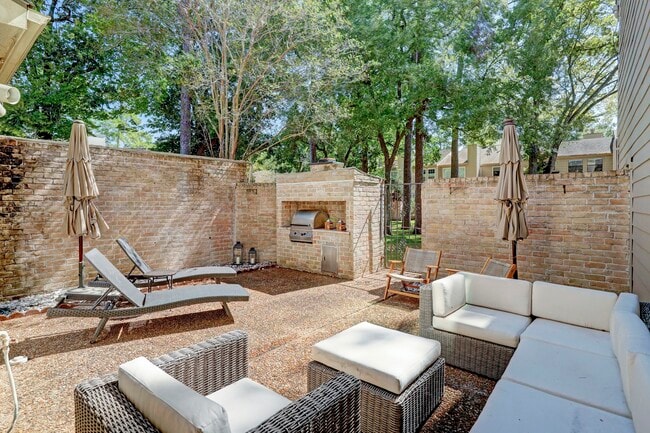 Building Photo - 12625 Memorial Dr