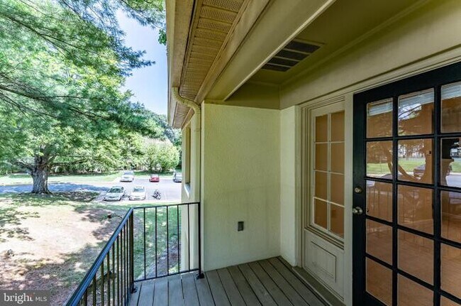 Building Photo - 5898 Surrey Hill Pl Unit H