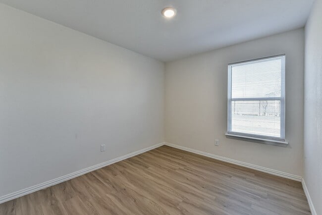 Building Photo - Elevate Your Living Experience, 3BR/2BA Duplex in Killeen!