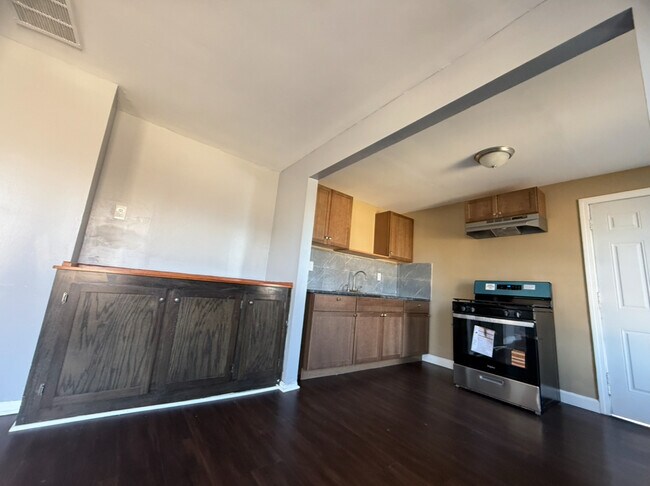 Building Photo - 26 Clarence St