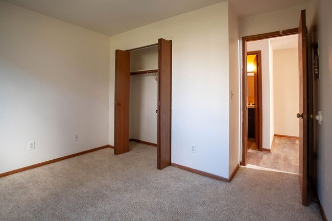 Building Photo - Two Bedroom Ground Floor