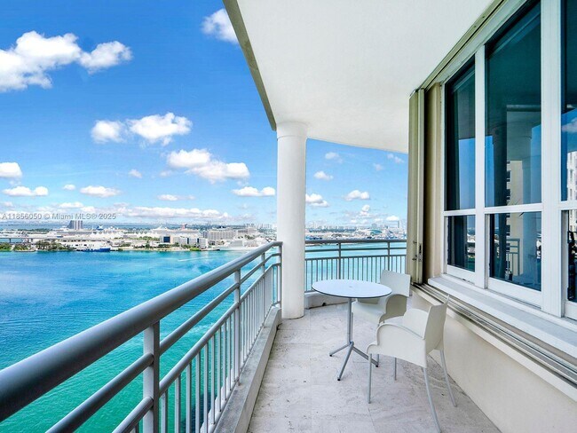 Building Photo - 888 Brickell Key Dr