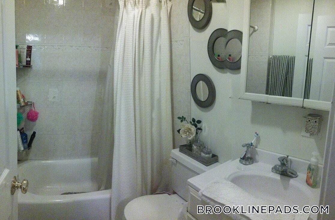 Building Photo - 214 Freeman St