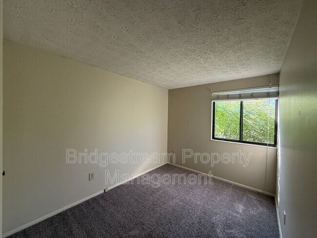 Building Photo - 2421 Bentree Ct