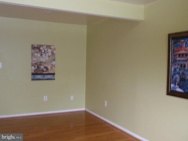 Building Photo - 46647 Brownwood Square