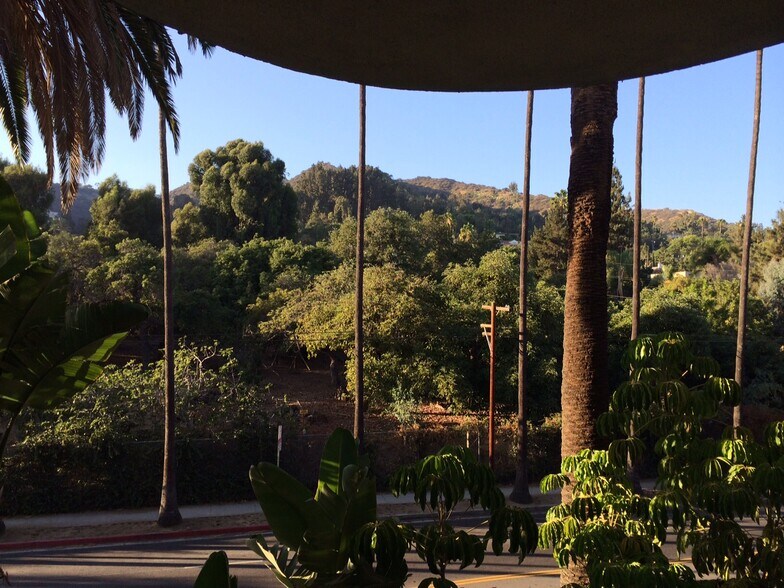 Building Photo - 7560 Hollywood Blvd