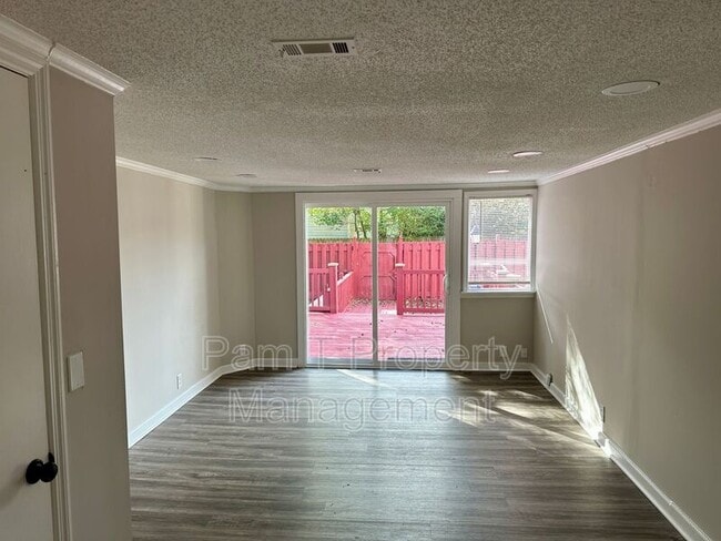 Building Photo - 2411 E 39th St