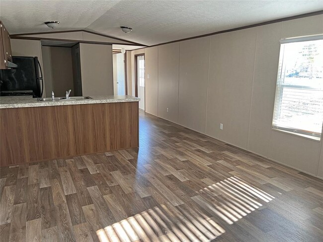 Building Photo - 400 Hidden Oaks Dr