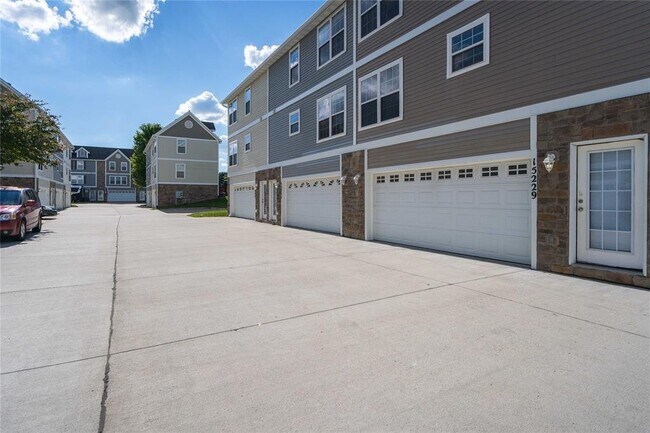 Building Photo - 15229 Alpine Dr