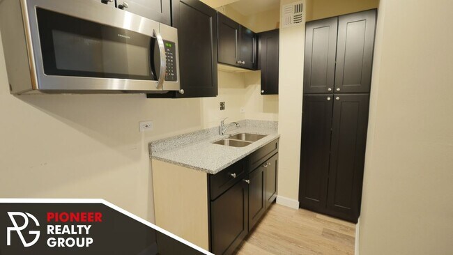 Building Photo - 4180 N Marine Dr