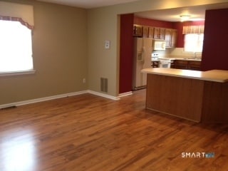 Building Photo - 235 Red Oak Ln