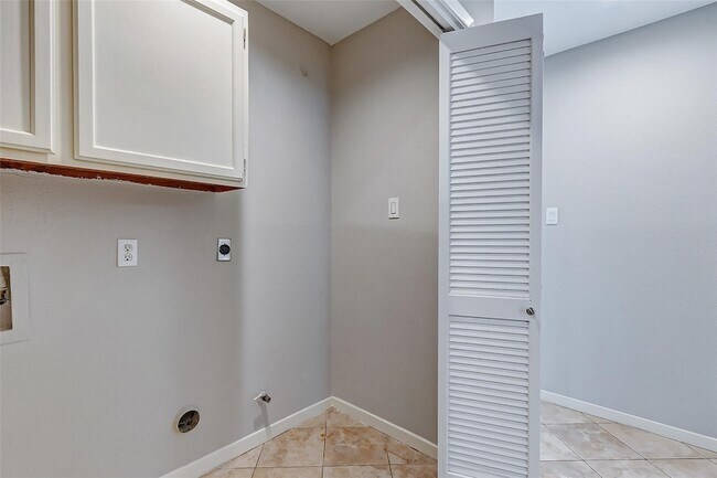 Building Photo - 21623 Park Valley Dr