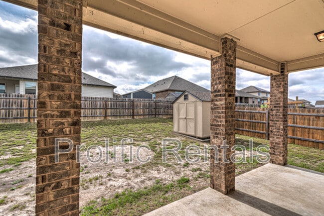 Building Photo - 5300 Primavera Ln