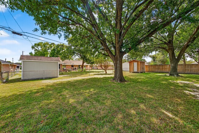 Building Photo - 8923 Greiner Dr