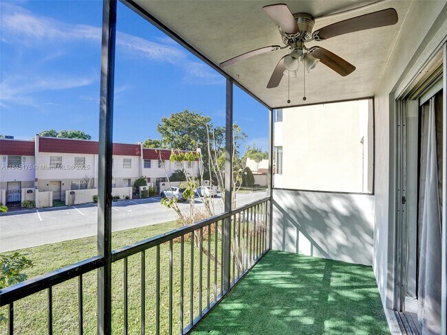 Building Photo - 4152 Inverrary Dr