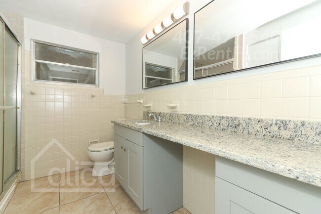 Building Photo - Charming 3/2 with Carport in Sanford