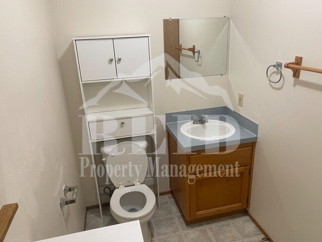 Building Photo - Ridgetop / Island Lake home located in a cul-de-sac