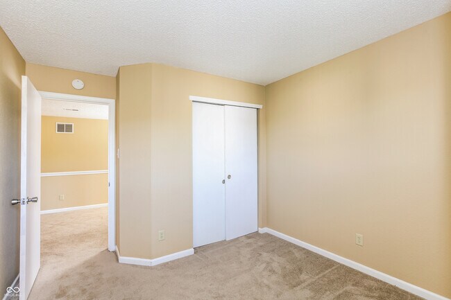 Building Photo - 6625 Kinnerton Dr