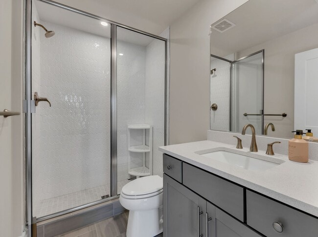 Building Photo - Modern 3 Bed, 3.5 Bath Townhome in The Nat...