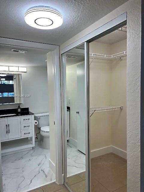 Building Photo - 2811 N Oakland Forest Dr