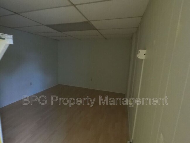 Building Photo - 95 N Main St