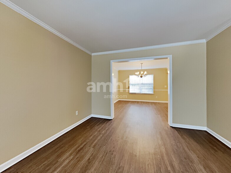 Building Photo - 2119 Ponty Pool Dr