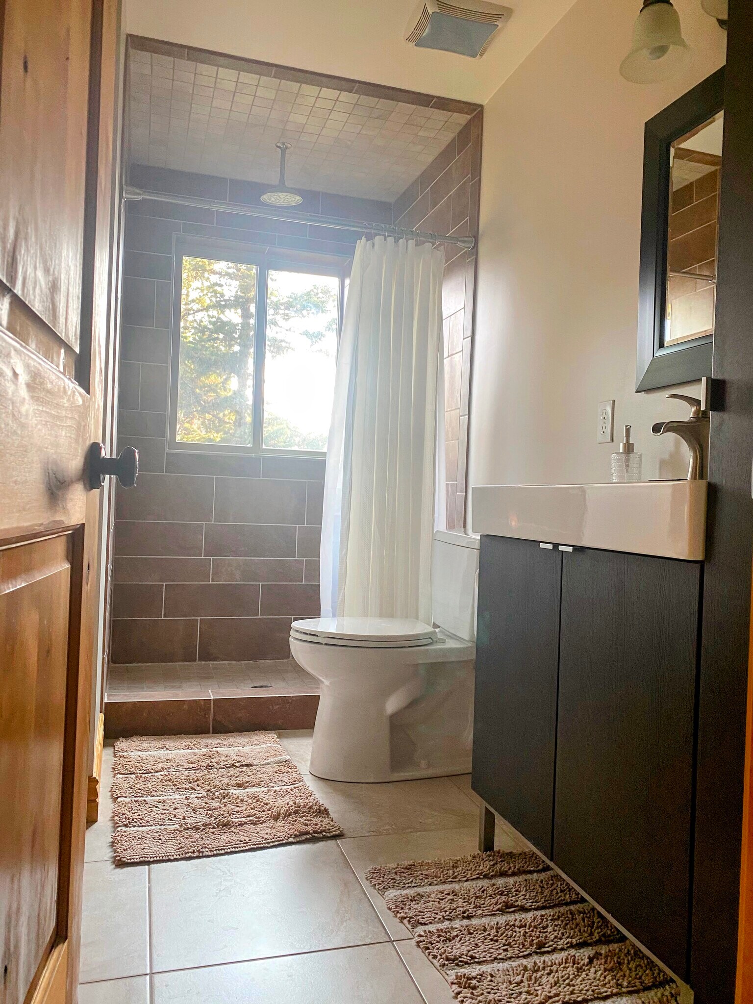 BED 2 ENSUITE - 125 Parkview Ter