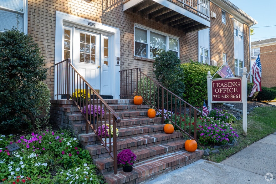 Primary Photo - Parkwood Gardens