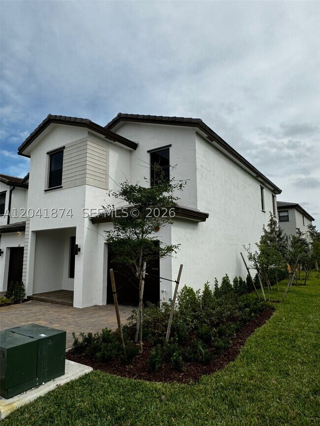 Building Photo - 285 SW 159th Dr