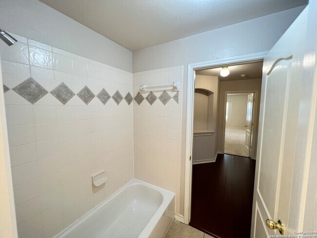 Building Photo - 1303 Bluff Forest