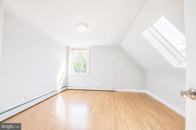 Building Photo - 330 S Fairview St