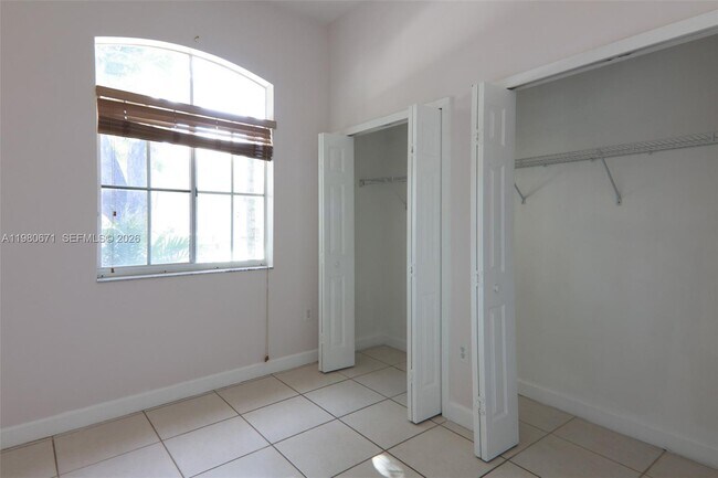 Building Photo - 5321 SW 130th Terrace