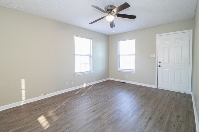Building Photo - 670 Artic Ave