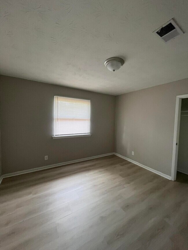 Building Photo - 2922 Panhandle Cir