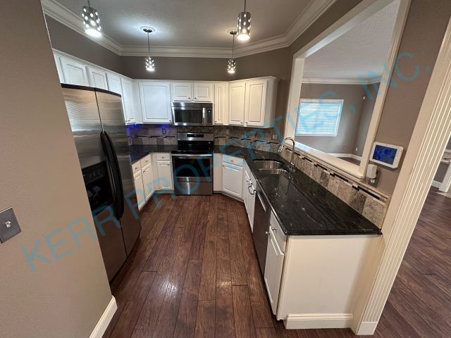 Building Photo - FREE RENT! Charming 3-Bedroom Retreat with Stunning Views on Shore View Dr!