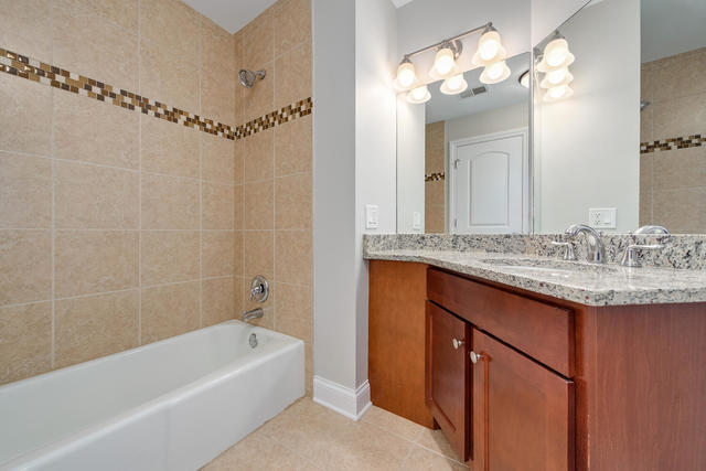 Building Photo - 1034 W Armitage Ave