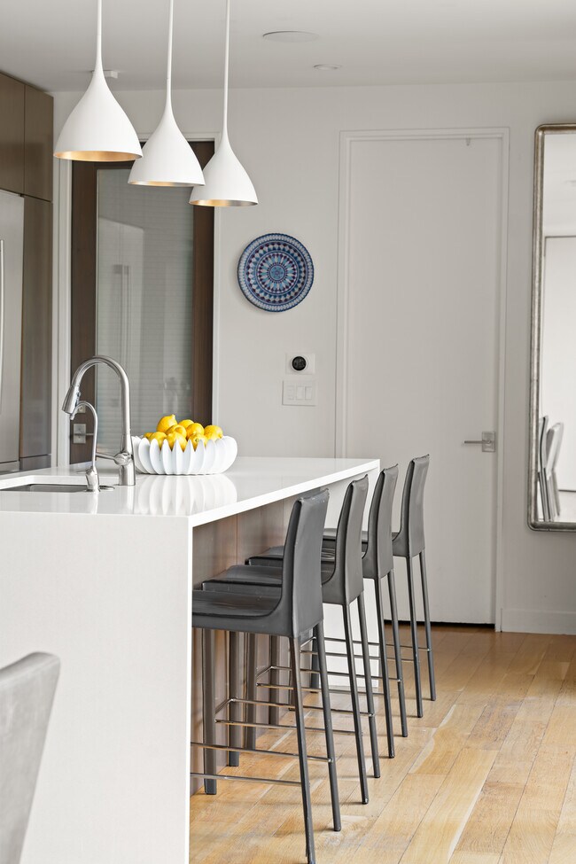 Building Photo - 2210 Westlake Dr